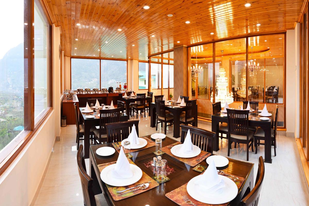 The Serenity Resort And Spa Manali Restaurant