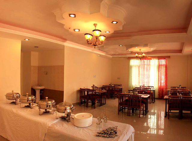 Mukund Palace Hotel Manali Restaurant