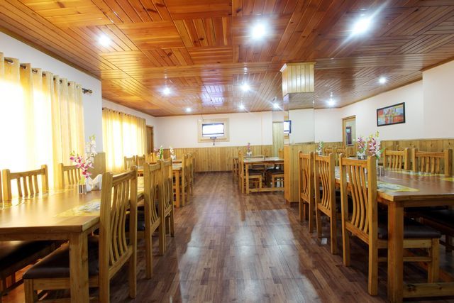 Prini Palace Hotel Manali Restaurant