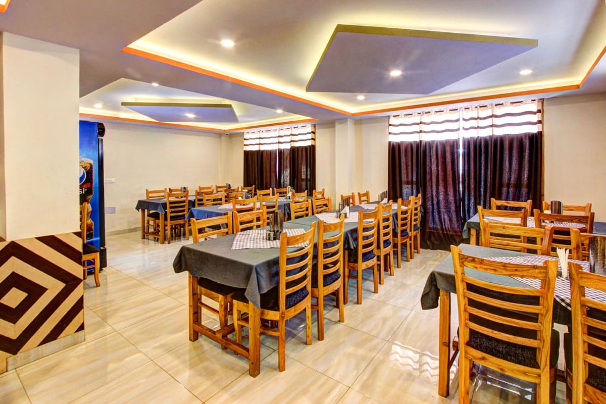 Snow Country Resort Manali Restaurant