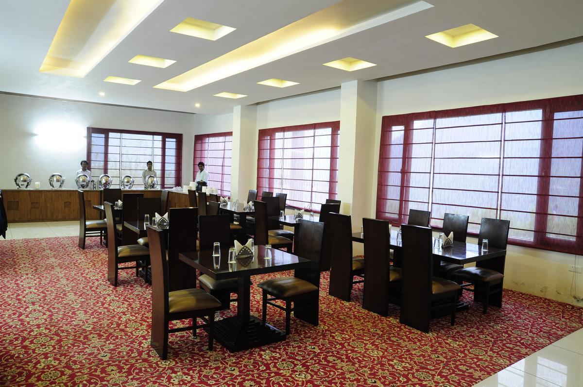 Armaan Inn And Suites Resort Manali Restaurant