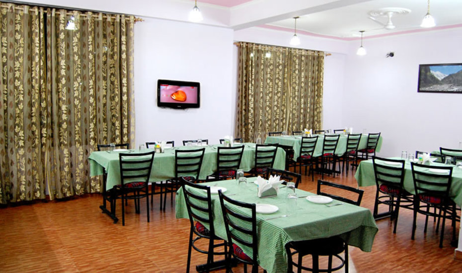 New Paramount Hotel Manali Restaurant