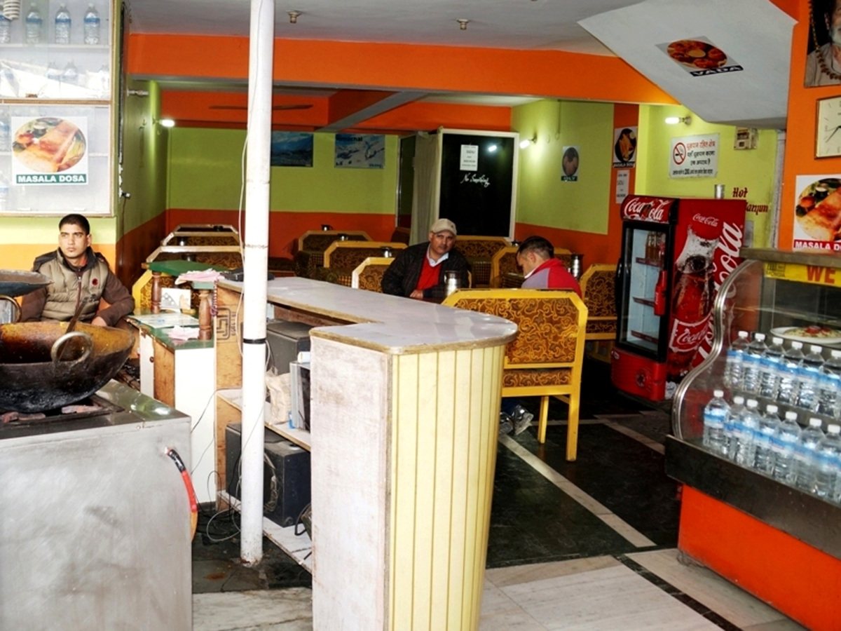 Pushpak Hotel Manali Restaurant