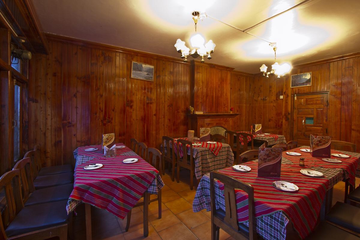 Pine Grove Hotel Manali Restaurant