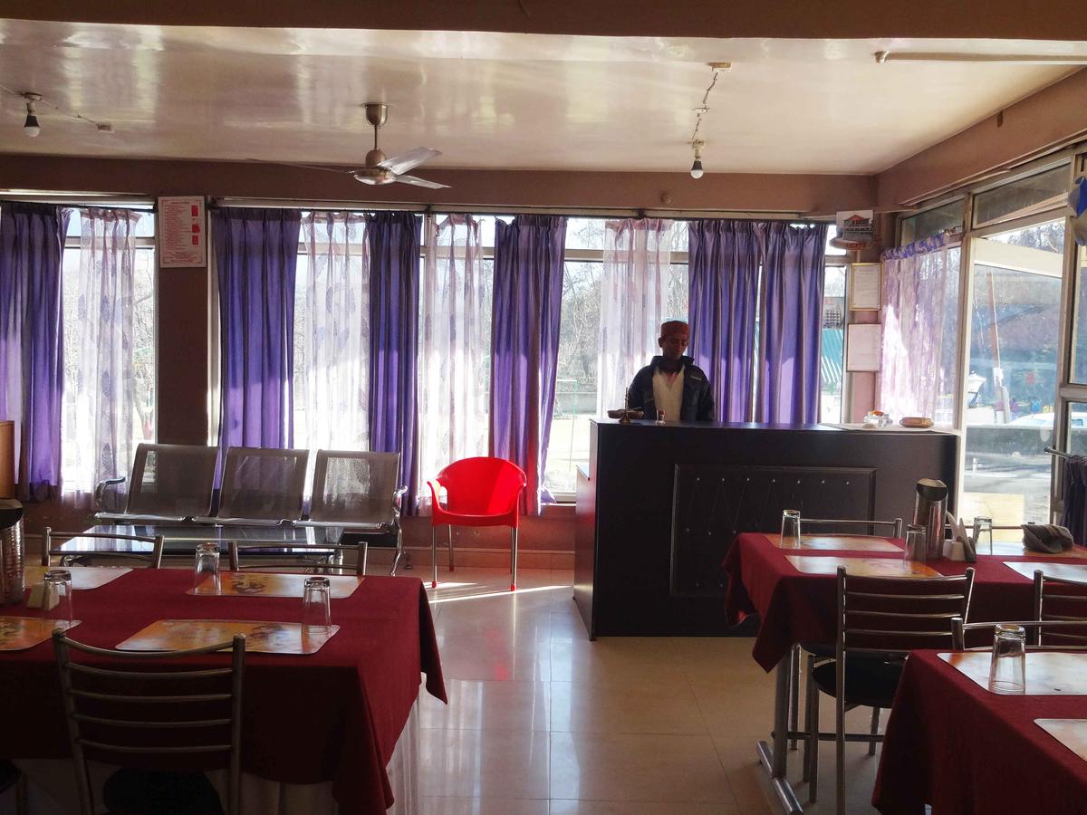 Anand Hotel Manali Restaurant
