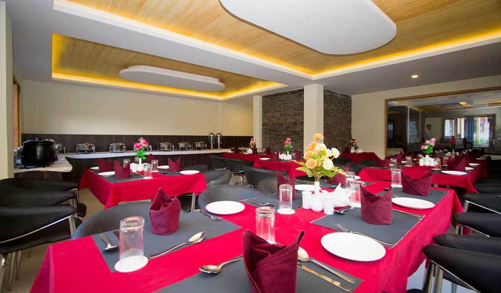 Queen Hotel Manali Restaurant