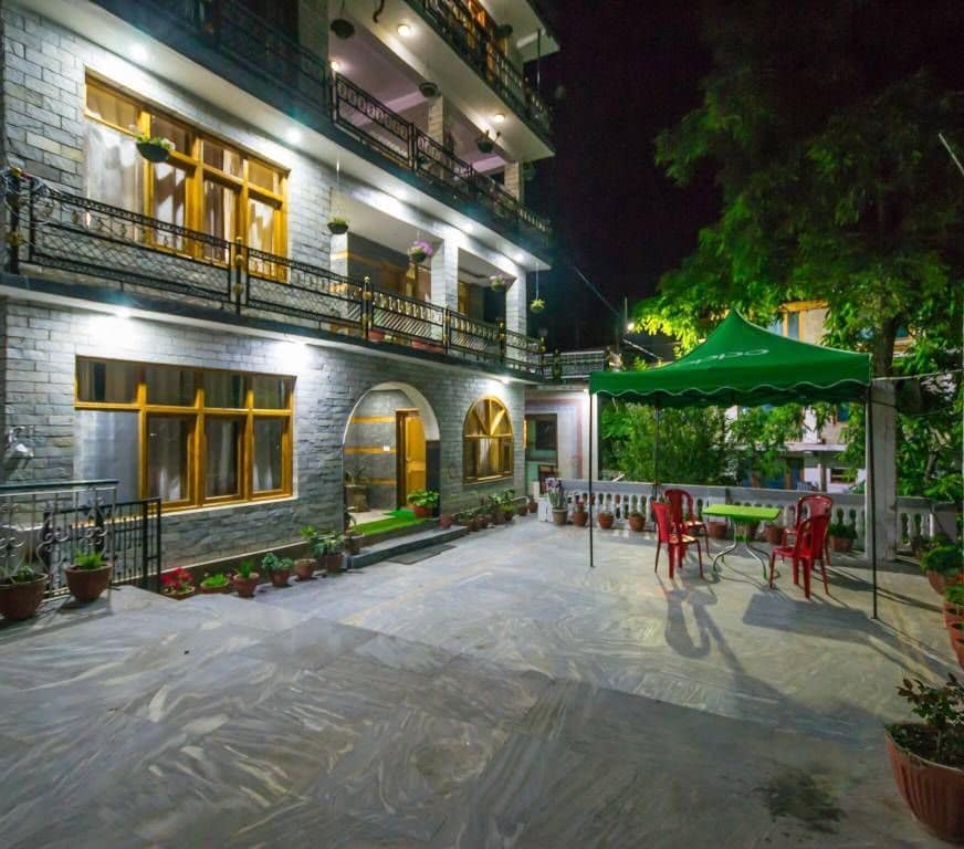 The Whistling Winds Hotel Manali
